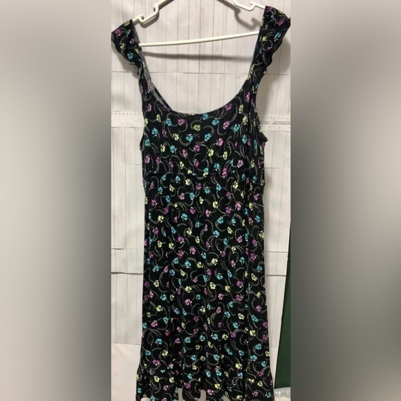 🧊Axcess by Liz Claiborne black rayon Sun dress with flower pattern - Picture 7 of 9